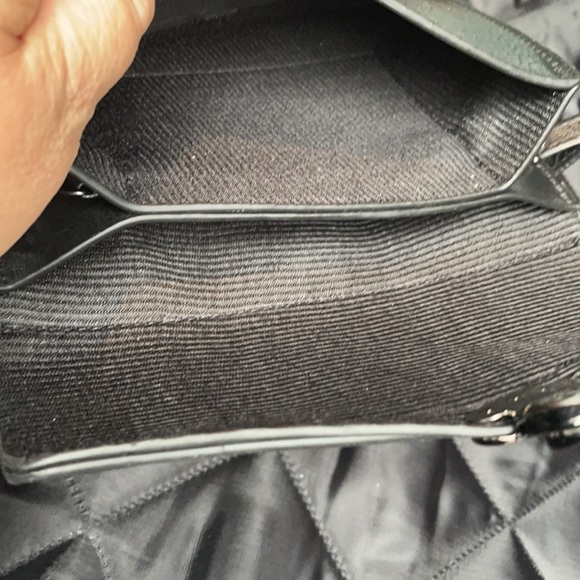 Simply Chic Shoulder Bag - Picture 4 of 5